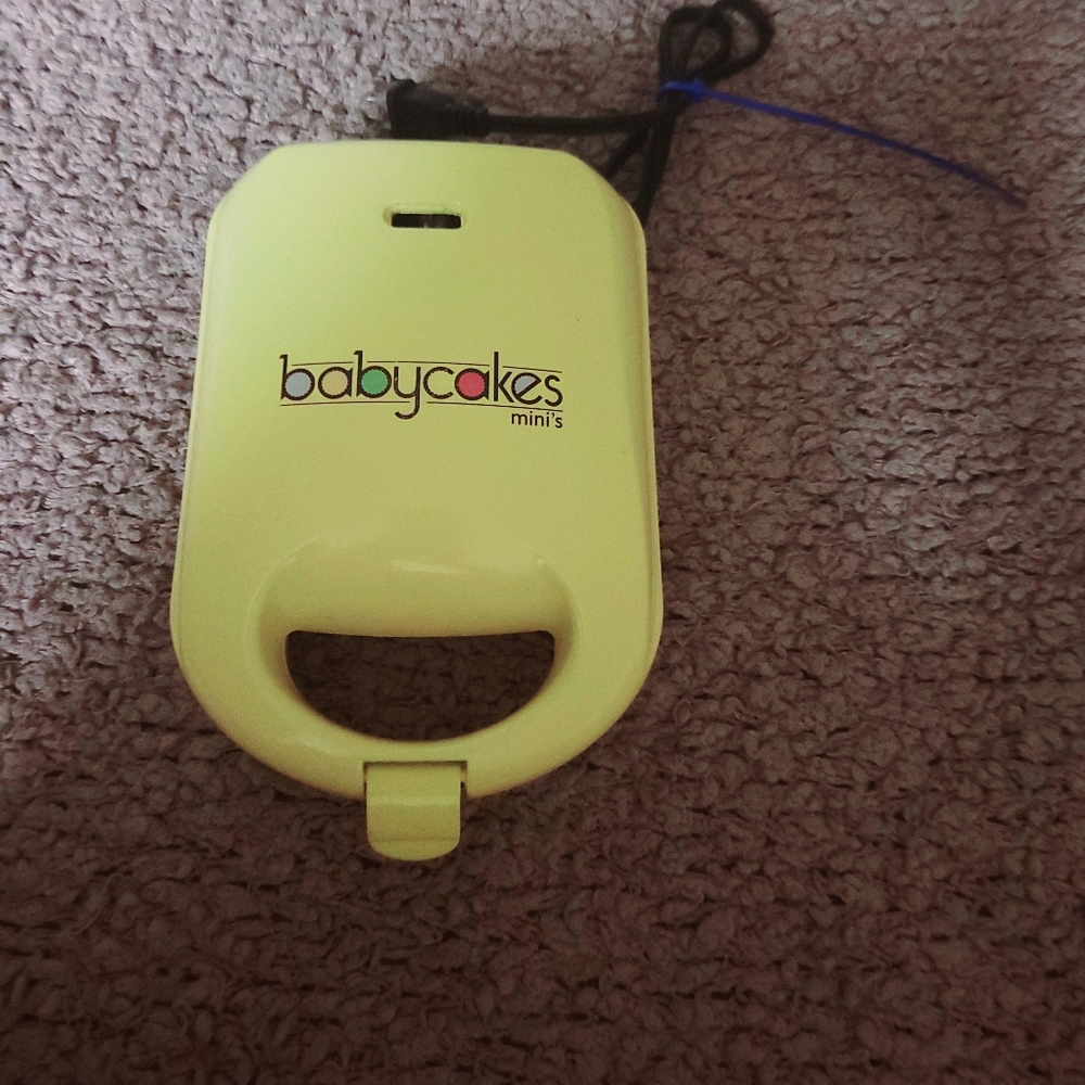 BABYCAKES Mini Cupcake Holder Yellow